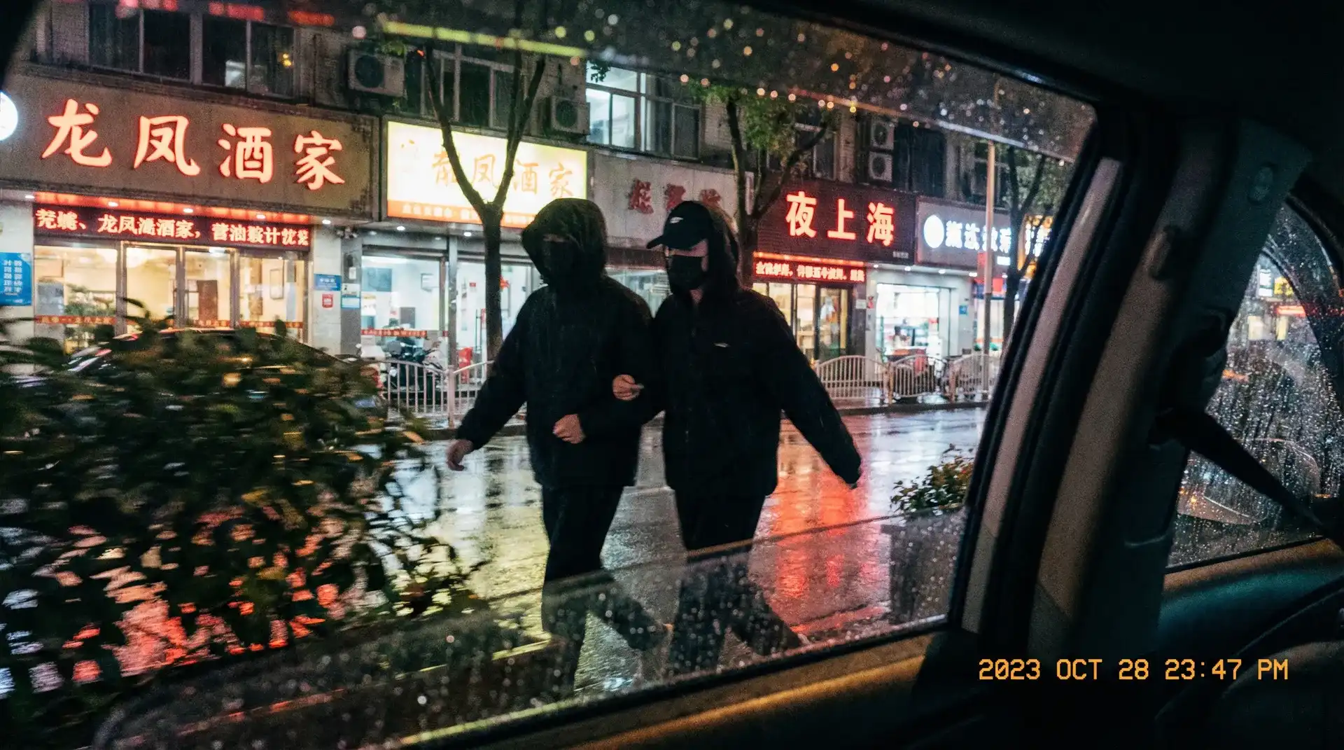 吃瓜51_吃瓜51全网精选 | 自媒体视角吃瓜51精选 - 顶流明星深夜密会现场抓拍照片